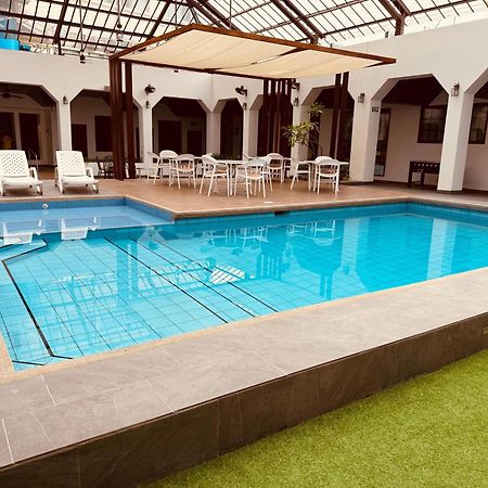 Hotel Ramada Гуаякиль Экстерьер фото